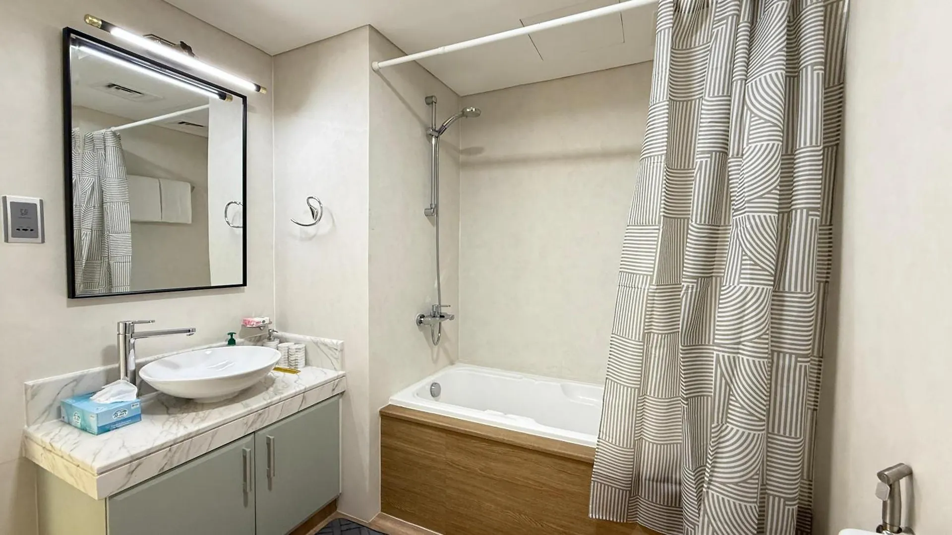 Luxury 3 Bed Apartment At Palm Jumeirah Dubai 0*,  United Arab Emirates